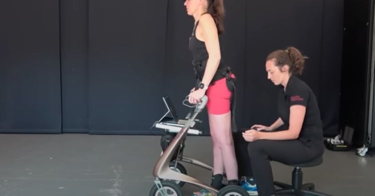 Una mujer con lesión medular volvió a caminar gracias a una innovadora tecnología