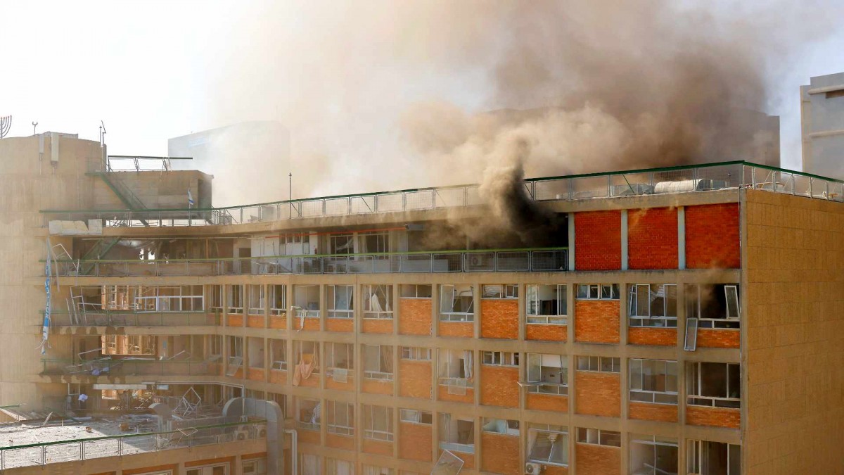 Al menos 30 heridos deja ataque con misiles iranís sobre hospital en Israel