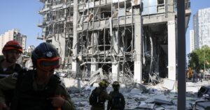 Irán lanzó un ataque masivo contra objetivos civiles en Israel: los misiles impactaron en el centro y sur del país