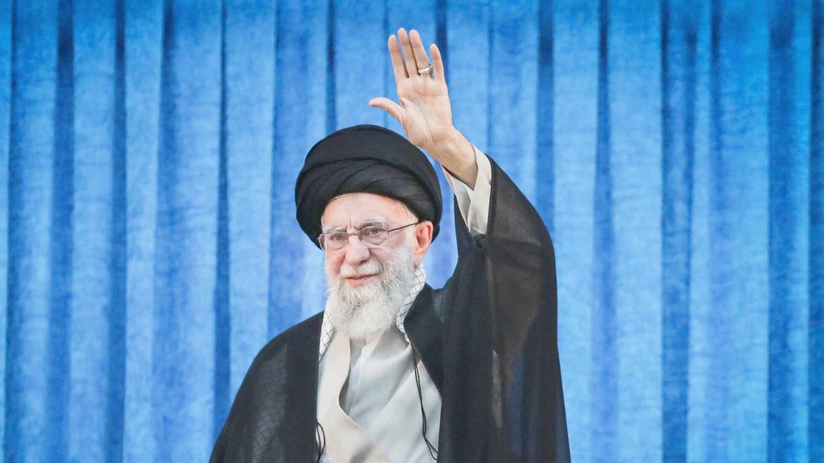 Alí Jamenei promete que Irán «nunca se rendirá» y advierte a EEUU: «Cualquier intervención militar implicará daños irreparables»