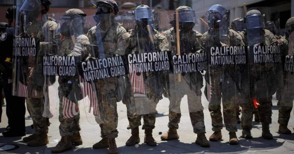 Una corte federal de apelaciones autorizó a Trump a mantener el control de la Guardia Nacional en Los Ángeles
