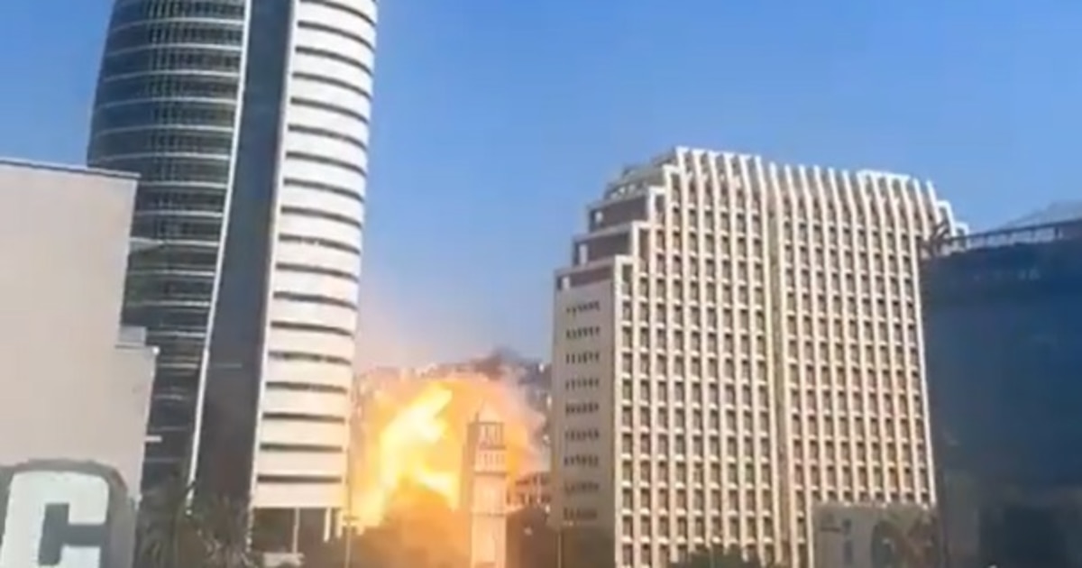 El momento en que impactó un misil iraní en la ciudad portuaria israelí de Haifa