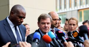 Alemania, Francia y el Reino Unido presionan a Irán para que retome el diálogo sobre su programa nuclear pese a la ofensiva israelí