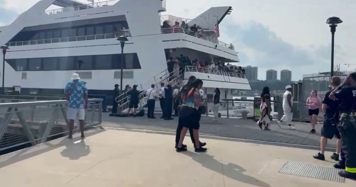 Un yate con 400 personas a bordo se estrelló contra el muelle del río Hudson en Nueva York: hay varios heridos
