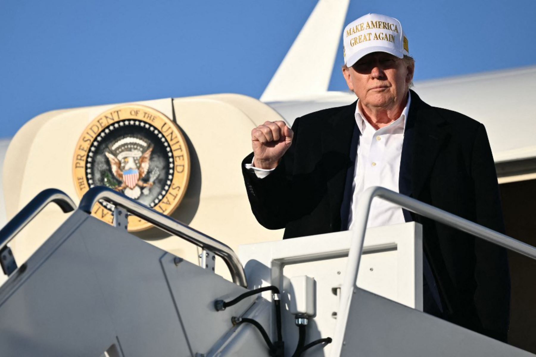 Trump se reúne con su equipo de seguridad nacional entre dudas sobre bombardear Irán