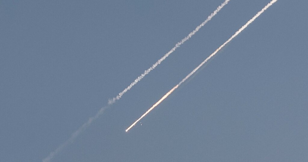 El régimen de Irán violó el alto el fuego vigente tras disparar una nueva oleada de misiles balísticos contra Israel