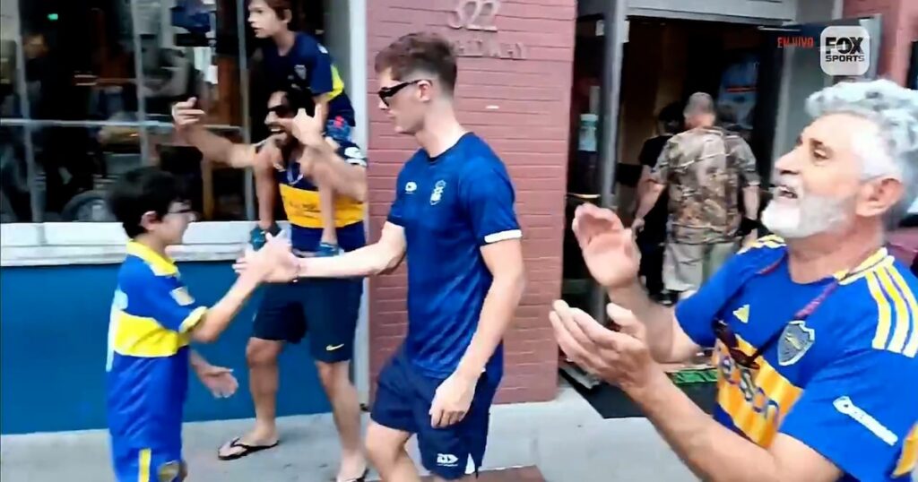 El inesperado encuentro entre los fanáticos de Boca Juniors y los jugadores del Auckland City en las calles de Nashville