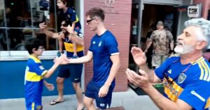 El inesperado encuentro entre los fanáticos de Boca Juniors y los jugadores del Auckland City en las calles de Nashville