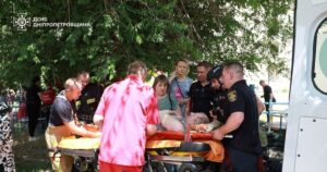 Ataques rusos mataron al menos 18 civiles en Ucrania mientras Zelensky busca más ayuda occidental