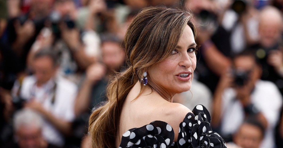 El impacto de los oscuros secretos familiares en la vida profesional y emocional de Mariska Hargitay descubiertos tras el estreno de My Mom Jayne