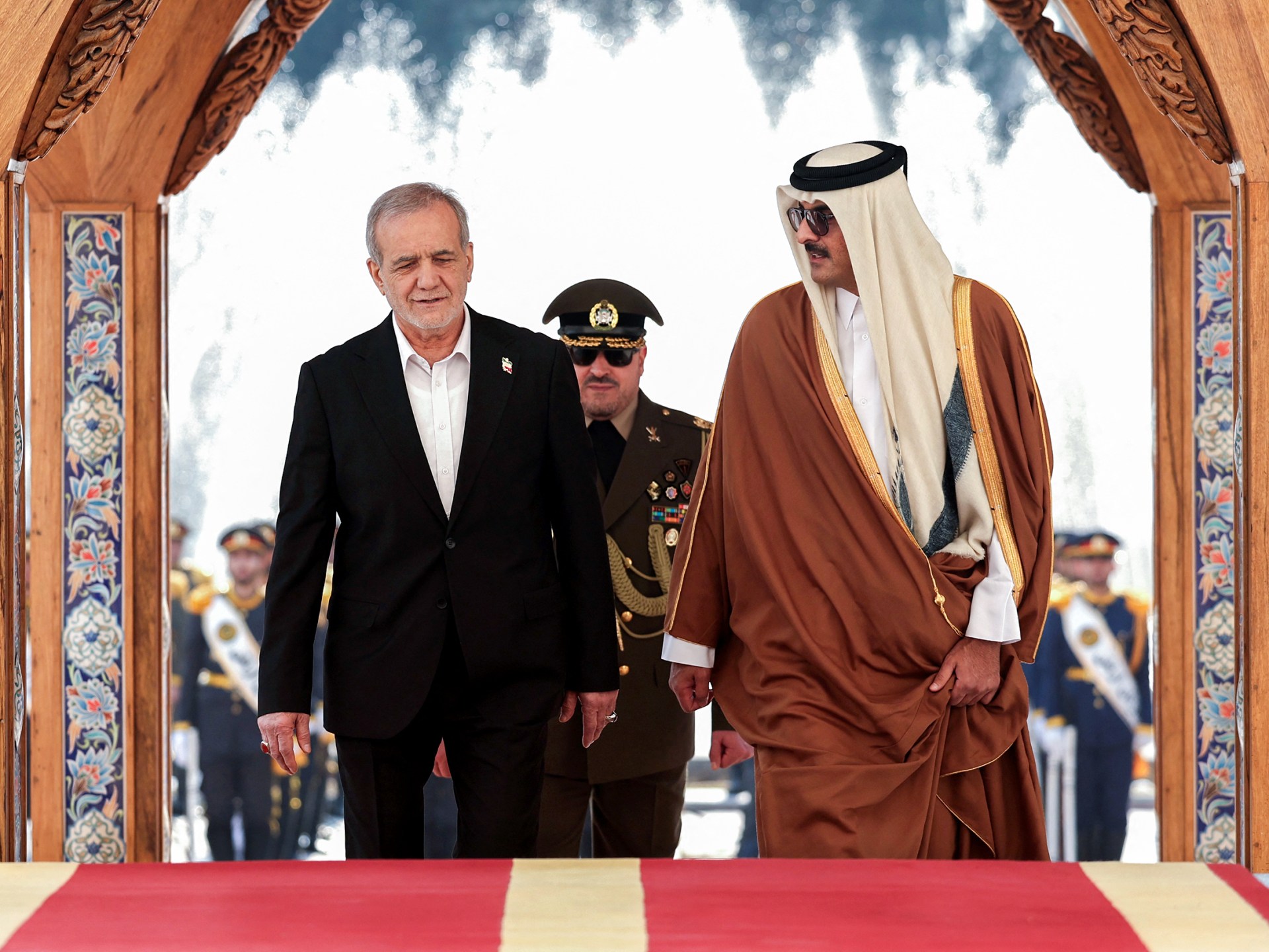Pezeshkian de Irán expresa ‘arrepentimiento’ al Emir de Qatar