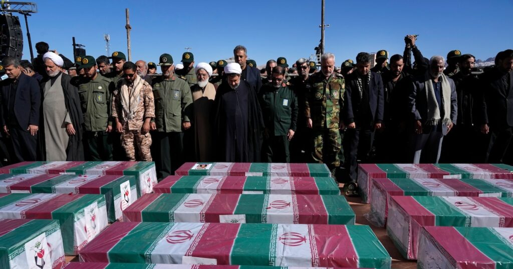 Irán celebrará el sábado los funerales de los altos mandos militares y científicos abatidos en ataques israelíes