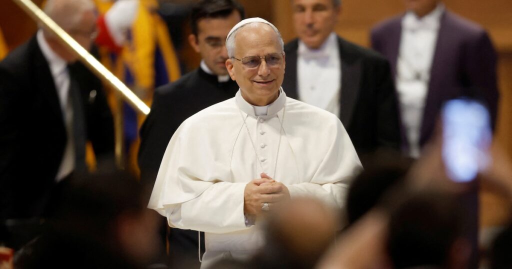 Papa León XIV se conmueve al hablar en español ante seminaristas y desata ovación en basílica de San Pedro: “No tengan miedo”