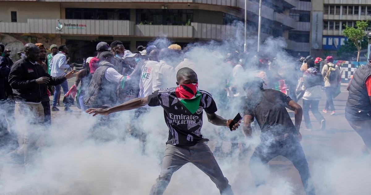 Protestas masivas en contra de la brutalidad policial en Kenia dejaron al menos 8 muertos y 400 heridos