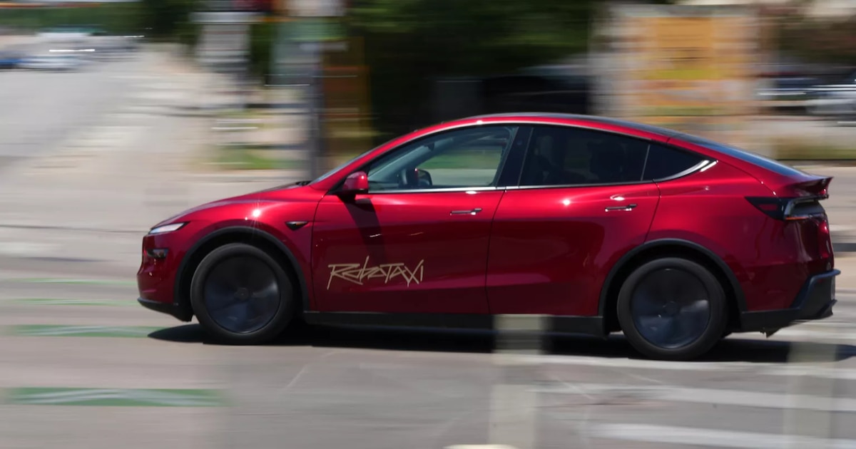 Gobierno de EE. UU. investiga los robotaxis de Tesla por conducir de forma errática