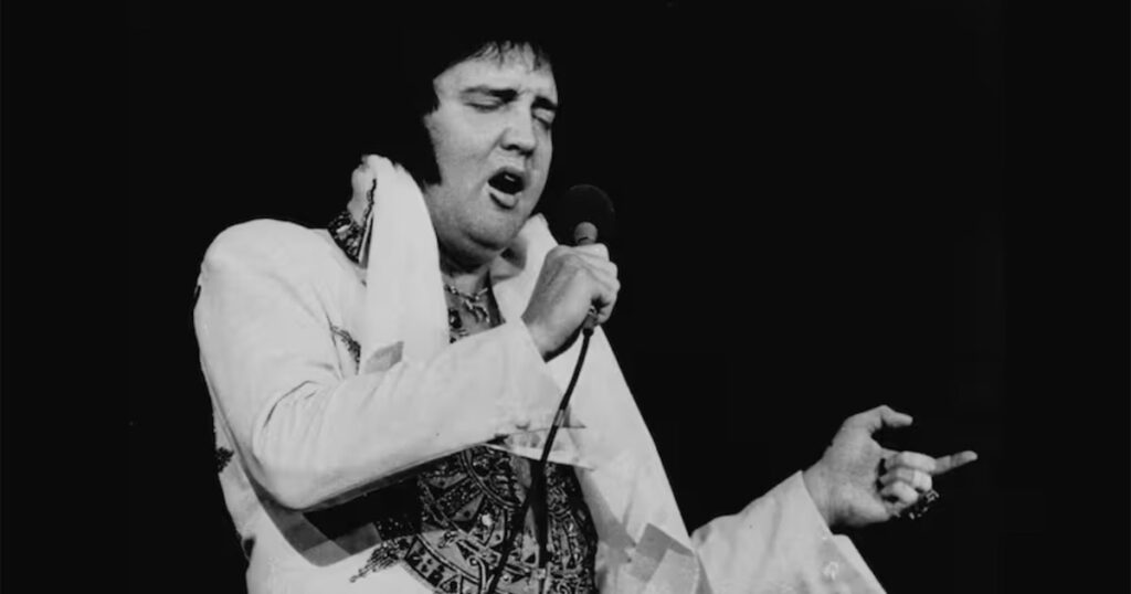 El último concierto de Elvis Presley: una noche atravesada por el miedo a perderlo todo, los fármacos y la soledad