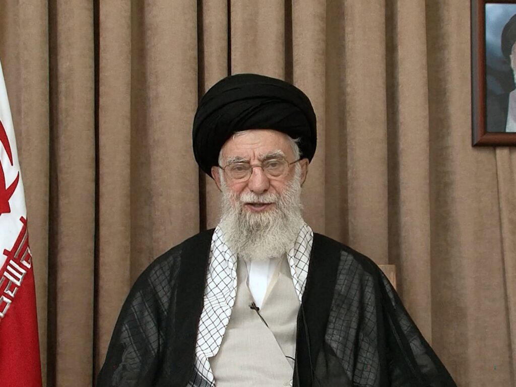 Desafiante Khamenei dice que Irán «nunca se rendirá» a los Estados Unidos