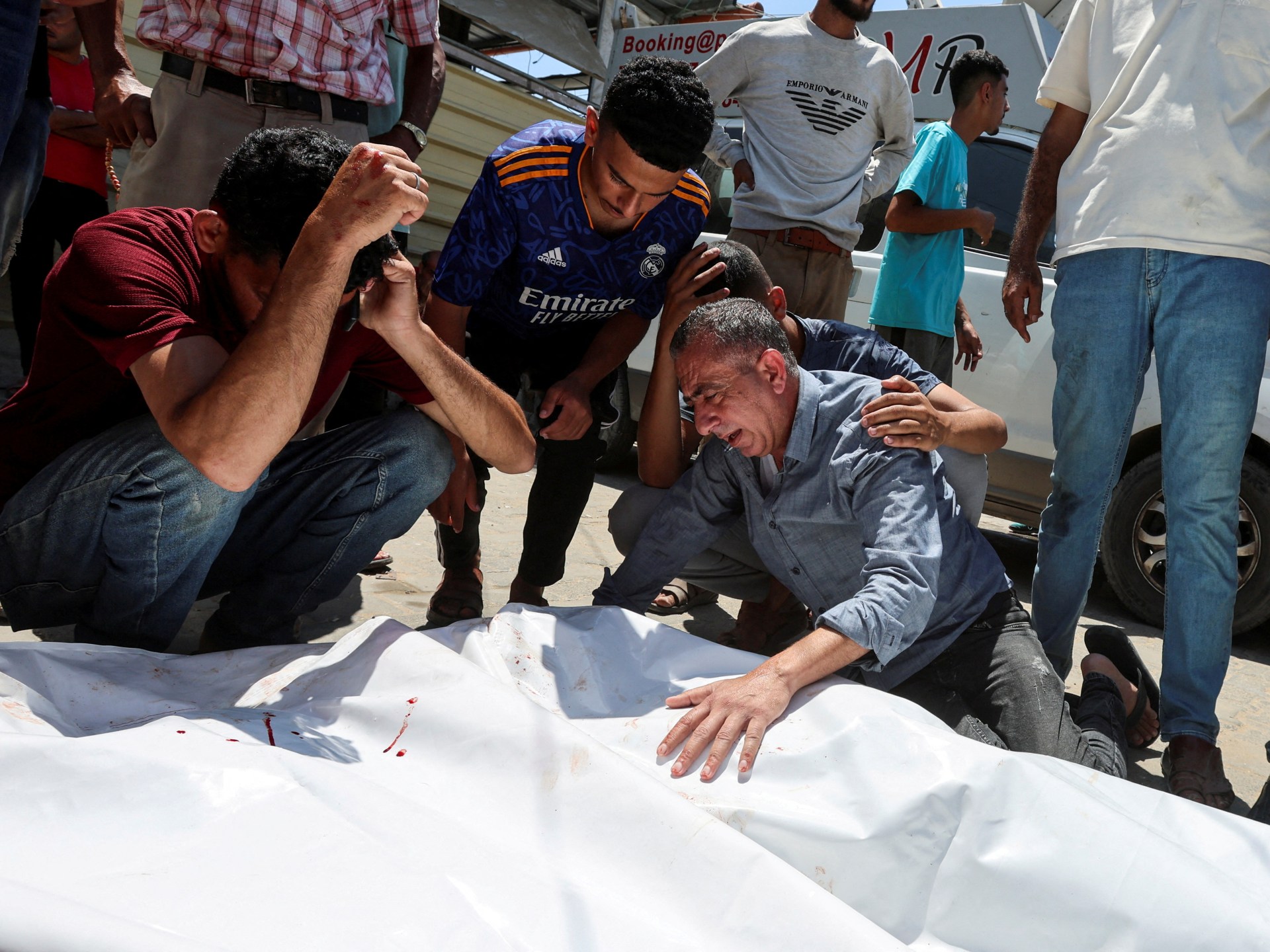 Live: Israel mata a más de 70 en Gaza cuando 549 mataron a buscar ayuda en el mes pasado