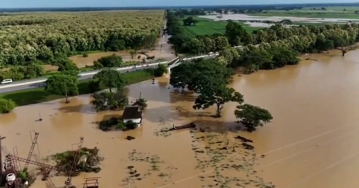 Intensas lluvias por una onda tropical dejan más de 8.000 familias aisladas y destruyen 25 puentes en el occidente de Venezuela