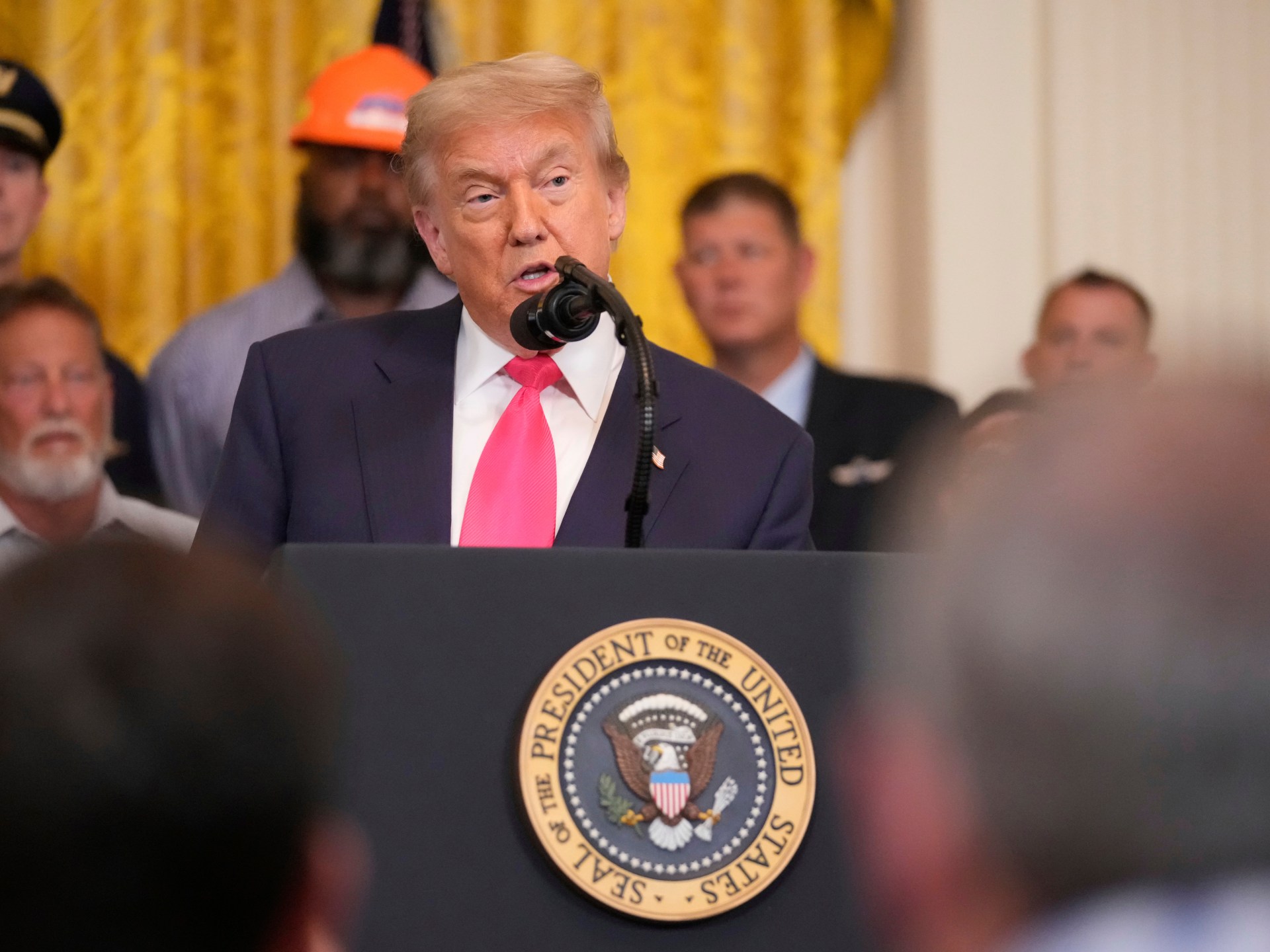 Trump dice que Estados Unidos ha firmado un acuerdo comercial con China