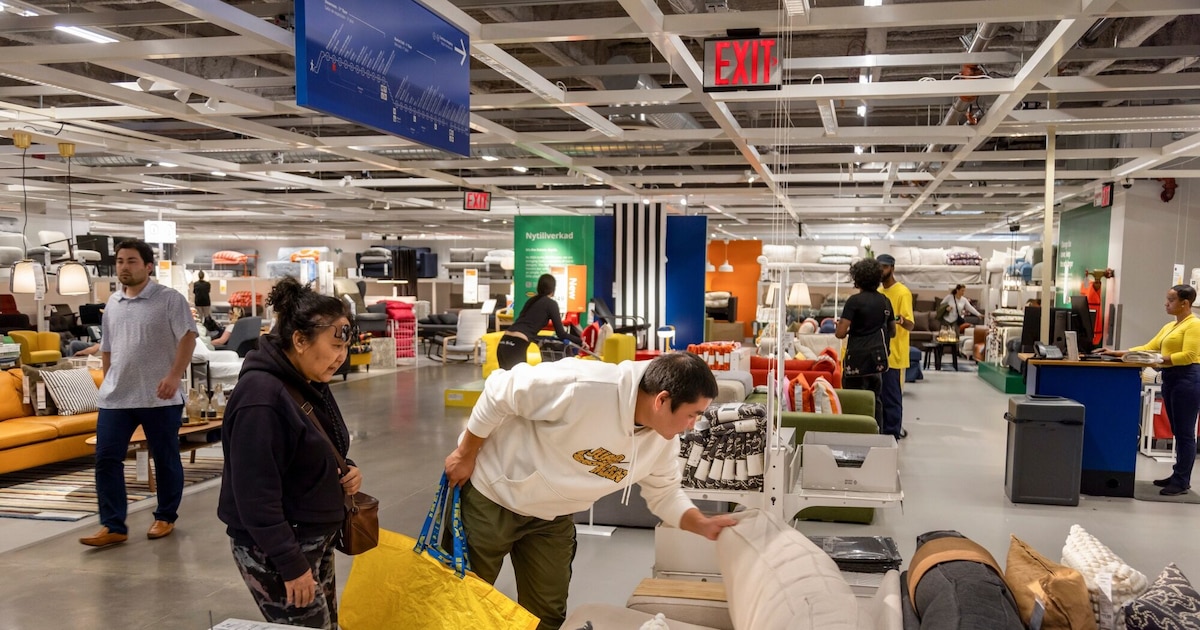 Confianza del consumidor en Estados Unidos aumentó ante una mejora de las expectativas