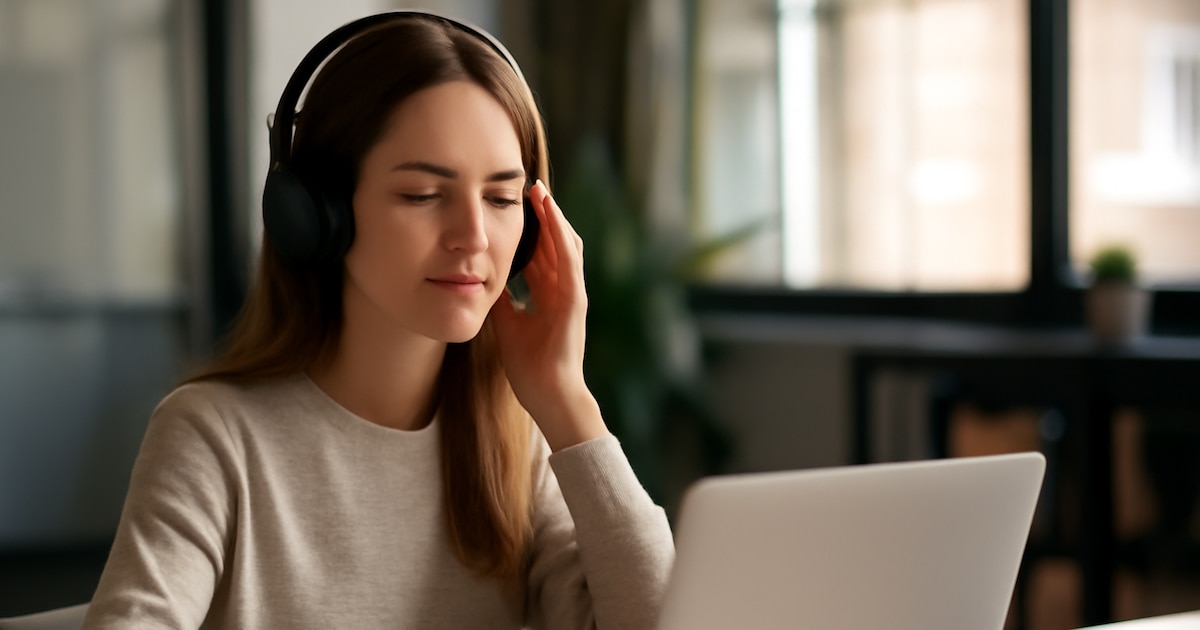 ¿Escuchar siempre la misma música mejora la productividad? Qué dice un reciente estudio