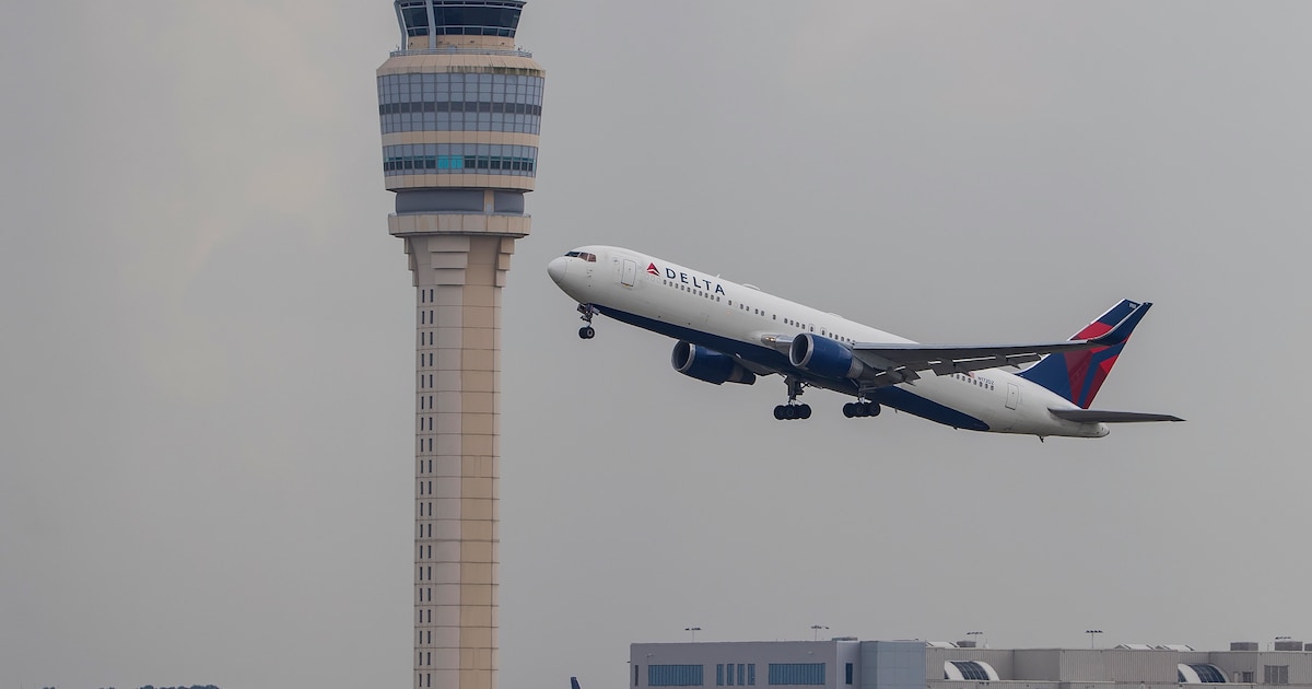 Más de 400 vuelos fueron cancelados por una fuerte tormenta con granizo en un aeropuerto de Atlanta