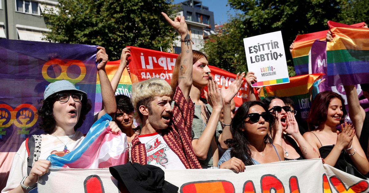 Más de 50 personas fueron detenidas antes del desfile de la Marcha del Orgullo en Estambul