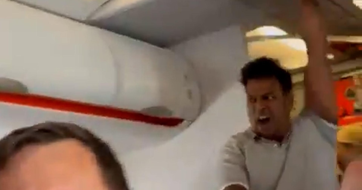 Hombre causa pánico en avión en Reino Unido con amenazas bomba