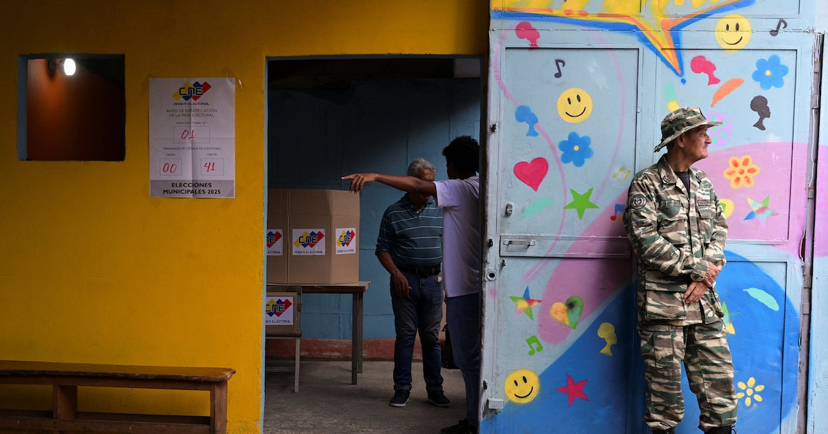 Venezolanos rechazan a Maduro en elecciones municipales, calles vacías
