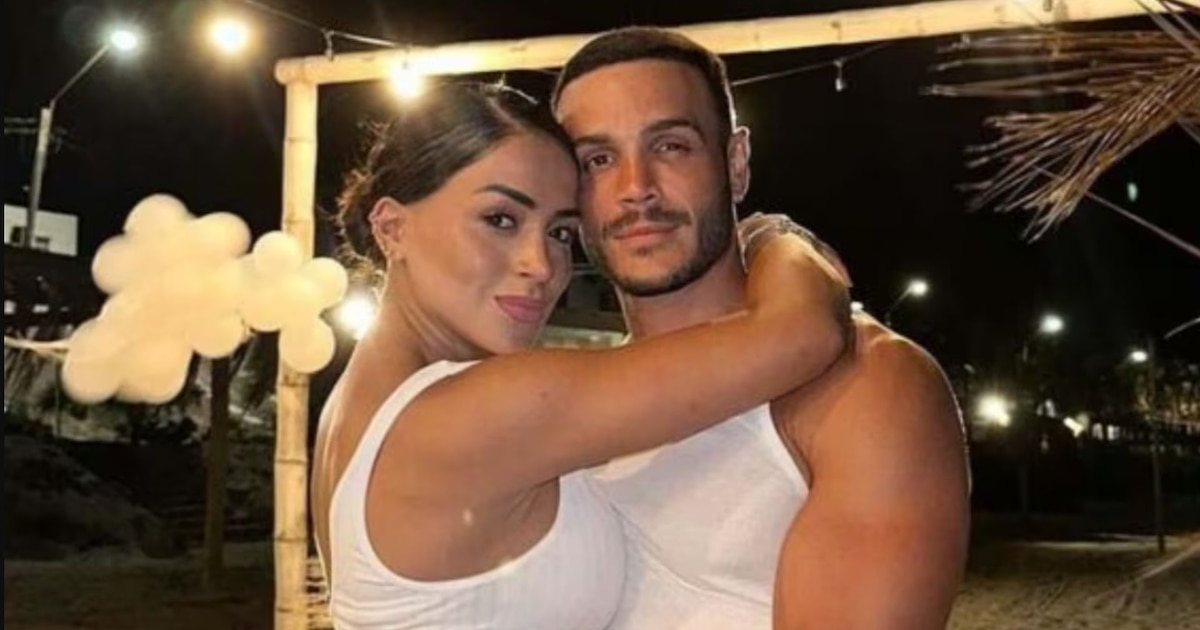 Mario Irivarren y Onelia Molina avistan juntos en aeropuerto, ¿reconciliación?