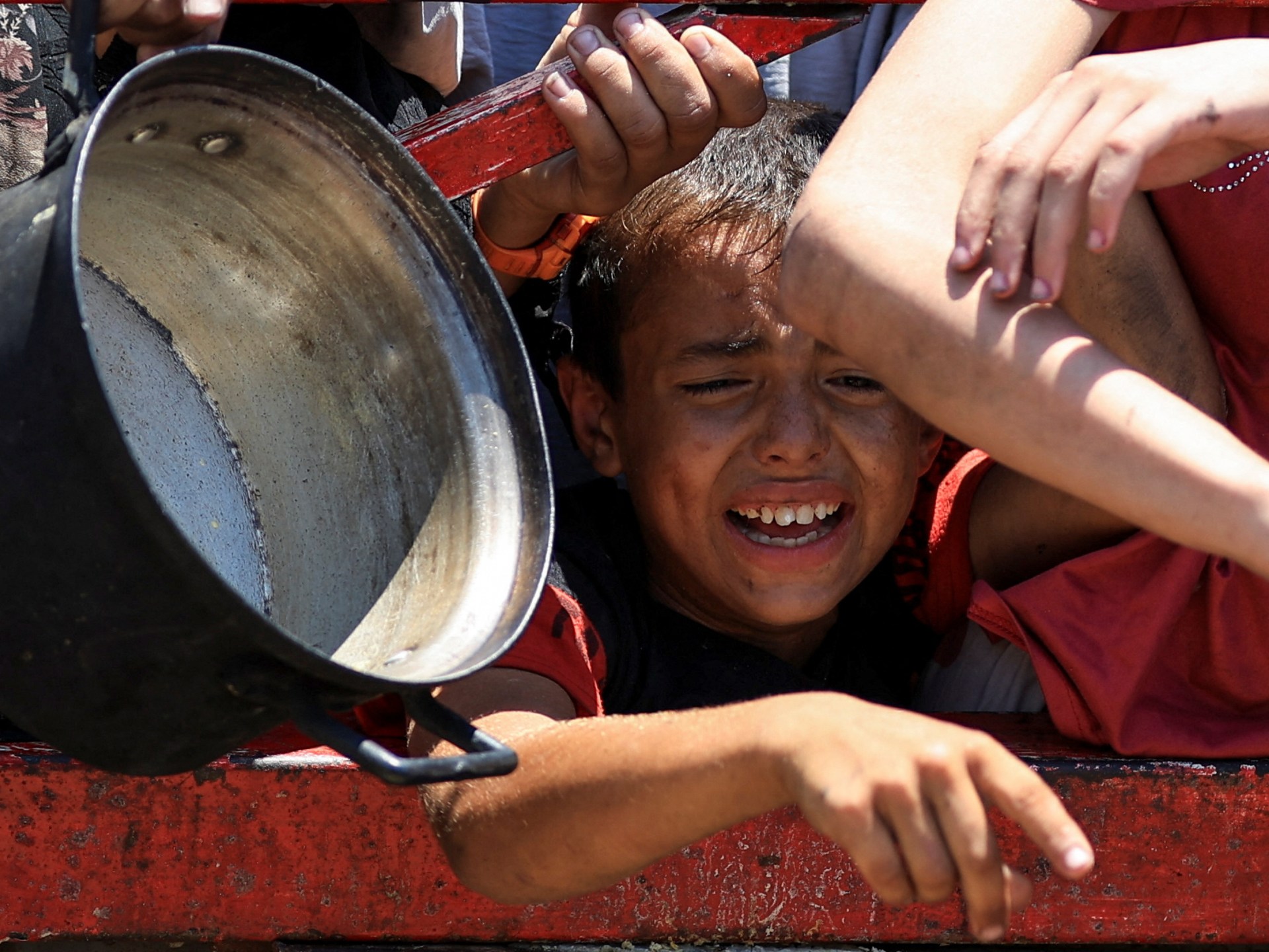 Israel mata a más de 80 en Gaza, crece la indignación por crisis humanitaria