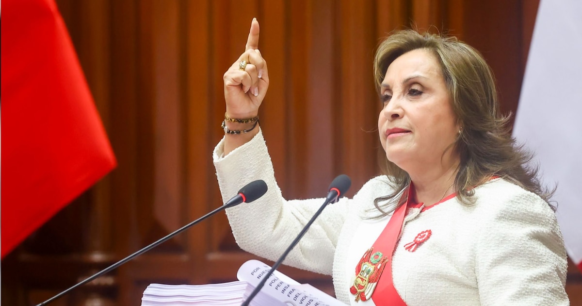 Dina Boluarte anuncia incumplimiento fiscal y corrige a su ministro