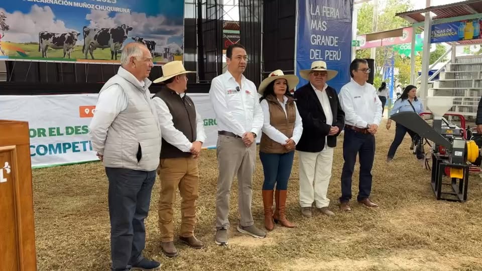 Ministro Angel Manero participa en premiación de ganaderos en Fongal, Cajamarca