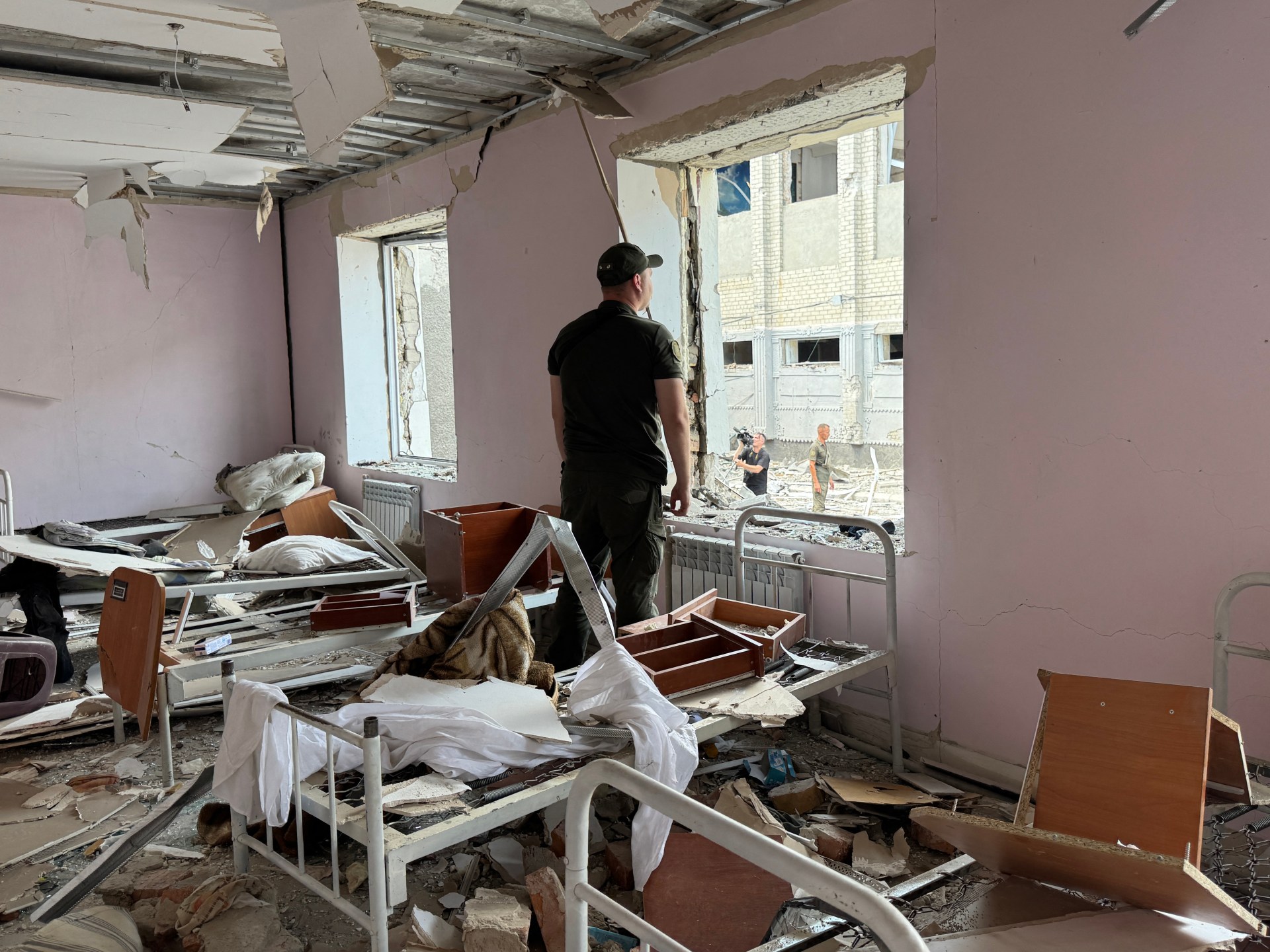 Conflicto en Ucrania: Rusia mata a 17 en ataque a prisión y causa múltiples víctimas en ataques en Kharkiv, Kamyanske y Odesa