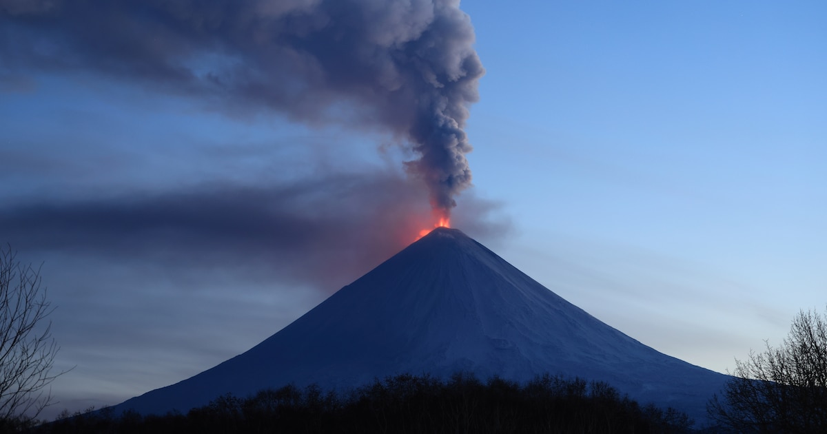 El volcán Klyuchevskoy en Kamchatka entra en erupción tras potente terremoto de magnitud 8.8 en el Pacífico