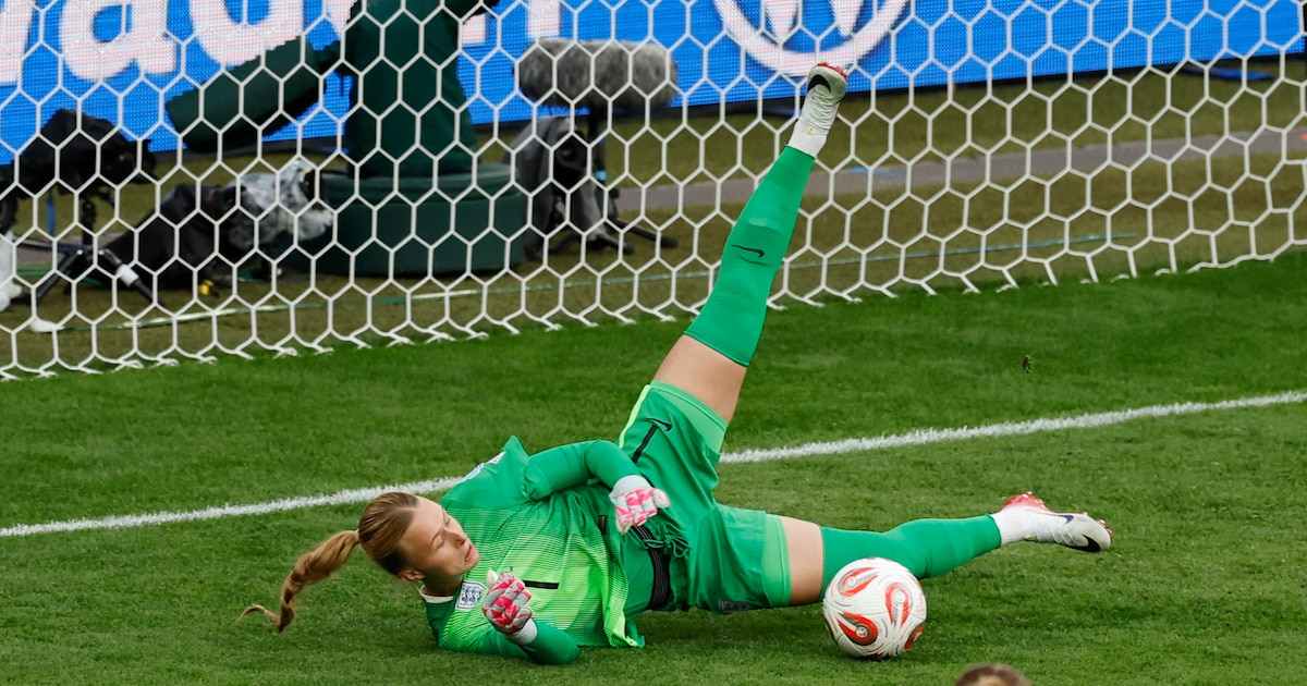 De la discapacidad a la gloria: la inspiradora historia de Hannah Hampton, la arquera que desafió los diagnósticos y brilla en la Eurocopa Femenina 2025