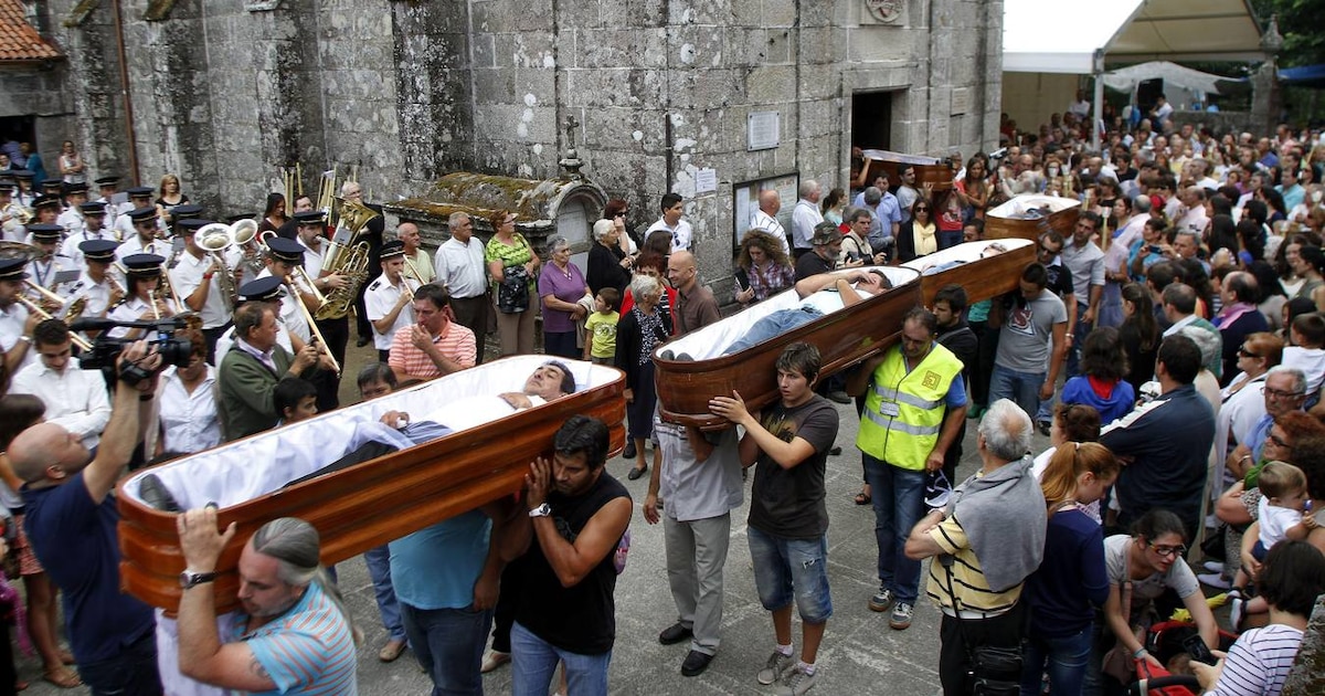 La Tradición Medieval de As Neves: Procesión de Ataúdes en Honor a Santa Marta de Ribarteme En Riesgo por Prohibiciones y Pérdida de Espectáculo