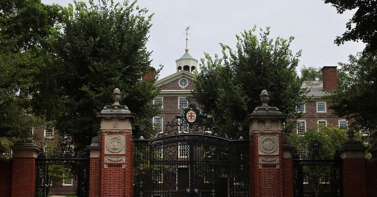 Brown University paga 50 millones de dólares en acuerdo con la Administración Trump para restaurar financiamiento federal, adoptar definiciones de género y eliminar consideración racial en admisiones