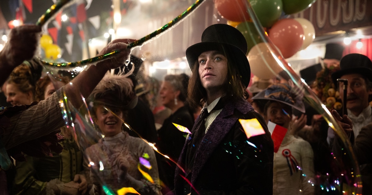 Luc Besson presenta «Drácula: Una historia de amor», la versión romántica y costosa del clásico vampiro con Caleb Landry Jones