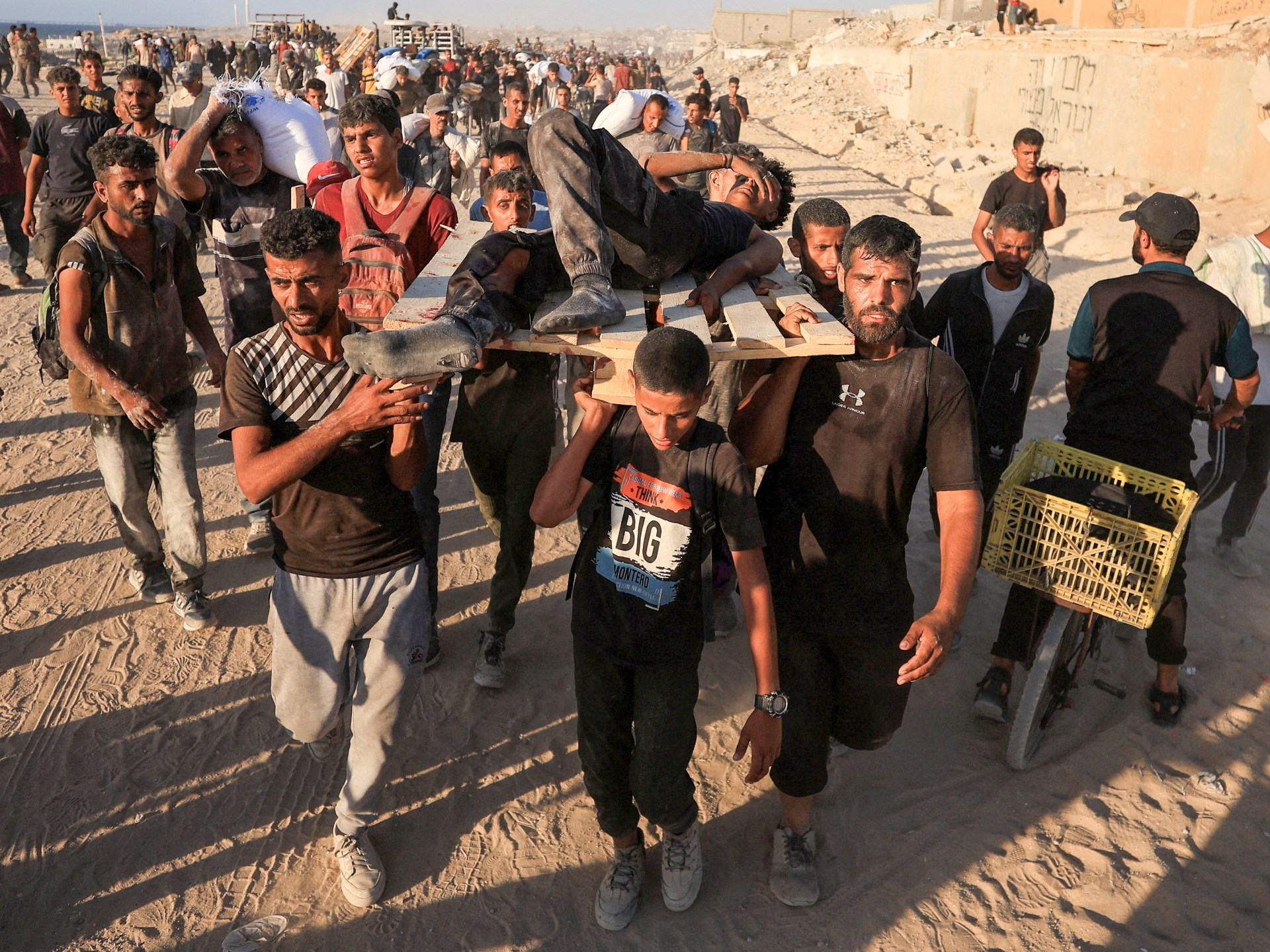 Crisis en Gaza: Israel mata a más de 90 en un día mientras aumenta el temor por hambruna y violencia