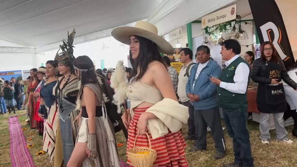 Fongal Cajamarca exhibe moda que enaltece tradiciones y agricultura local