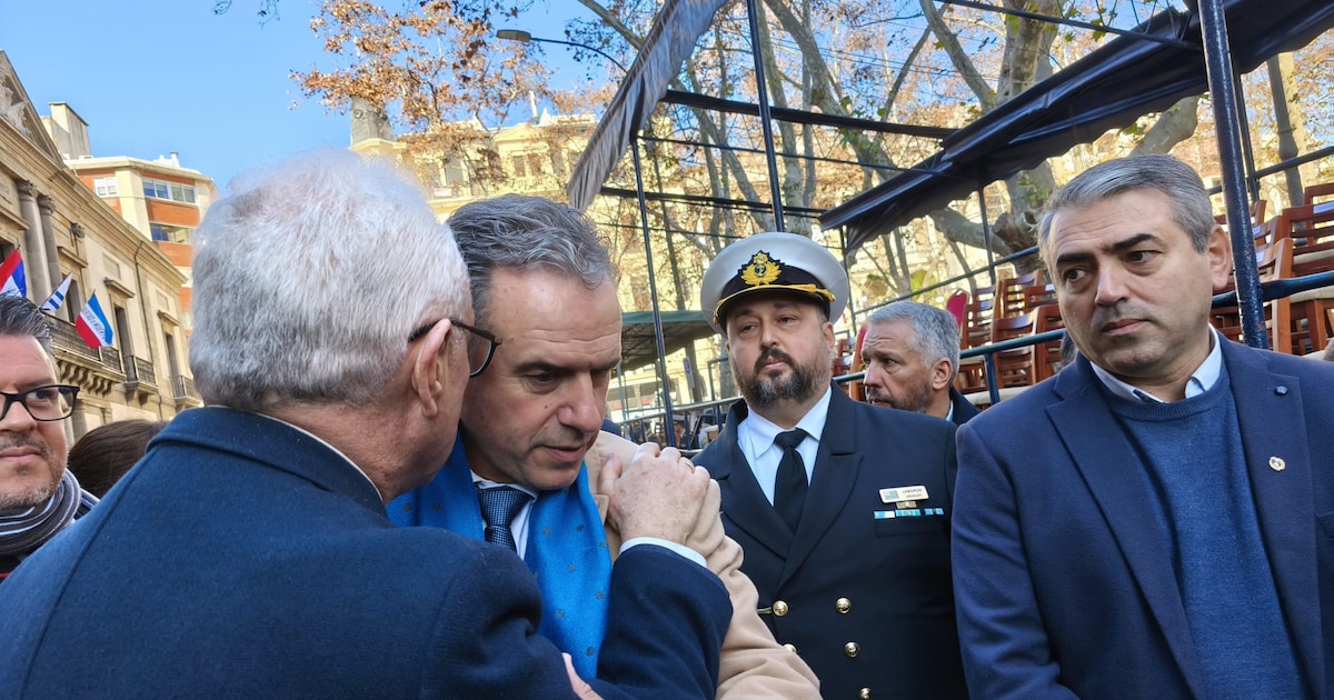 Uruguay da marcha atrás en cambio polémico en pasaporte tras rechazo internacional y presión política