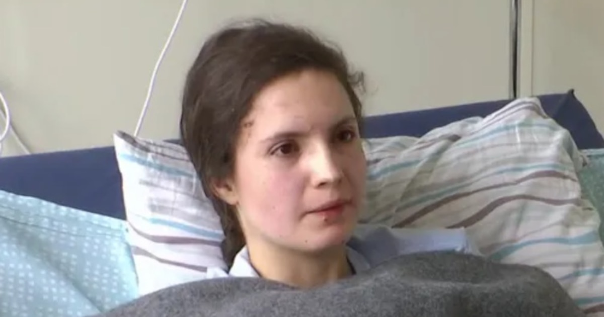 Joven ucraniana sobrevive milagrosamente tras caer desde el noveno piso en Kiev durante brutal ataque ruso