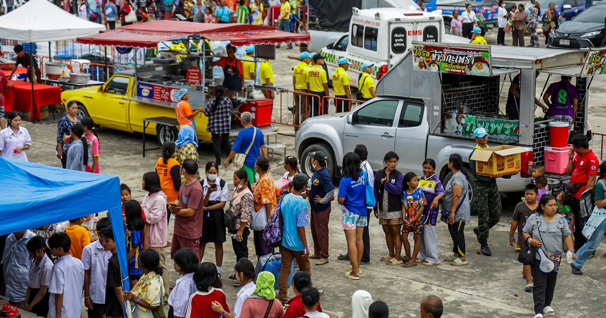 Tailandia evacua a 138,000 civiles por conflicto con Camboya