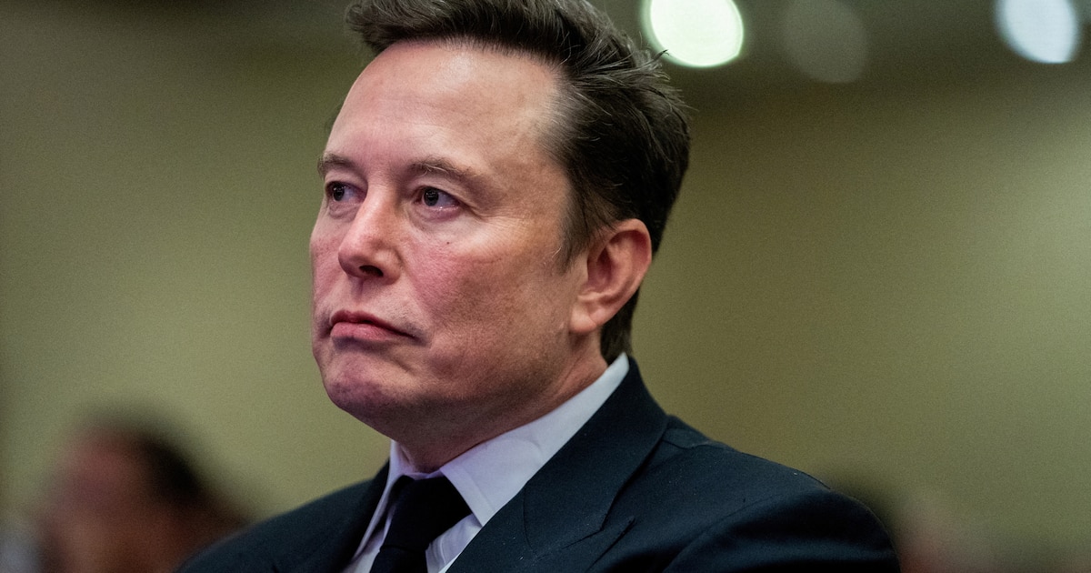Tesla cae en bolsa; Musk prevé meses complicados para la firma