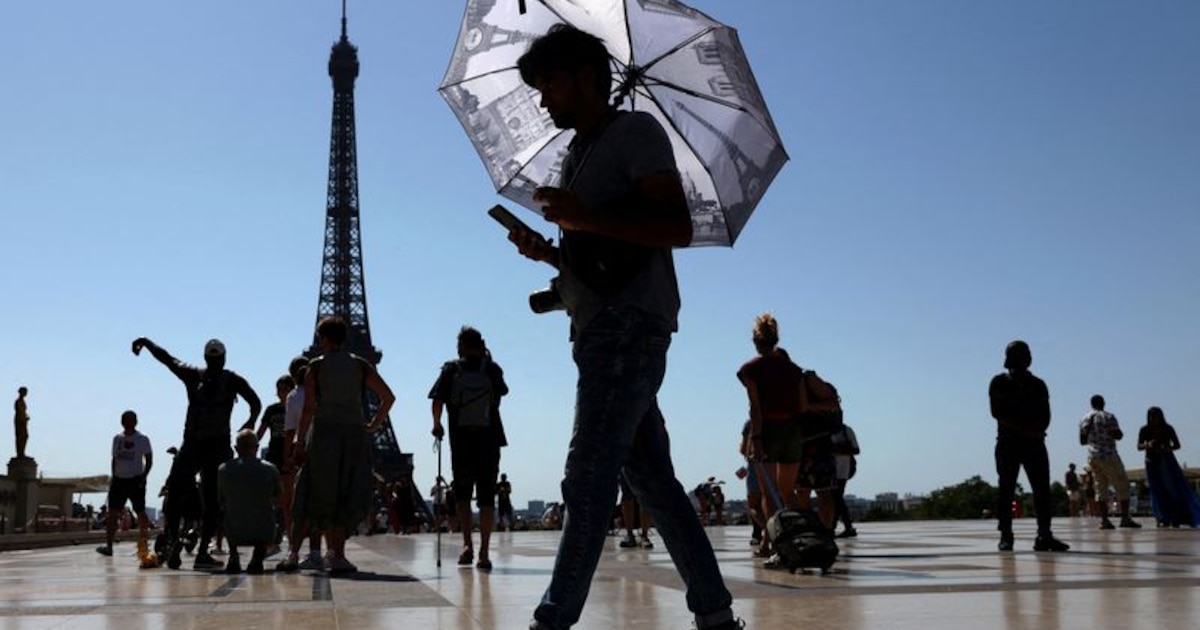 Uruguayos en Francia con becas exigen solución a crisis de pasaportes
