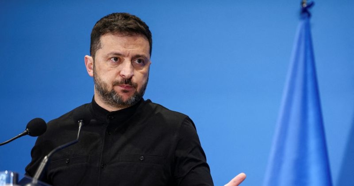 Zelensky afirma que Ucrania frena el avance ruso en el frente