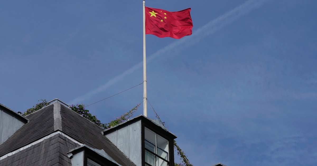 Reino Unido extiende plazo para aprobar la mayor embajada de China en Londres ante preocupaciones de seguridad y opacidad en el proyecto