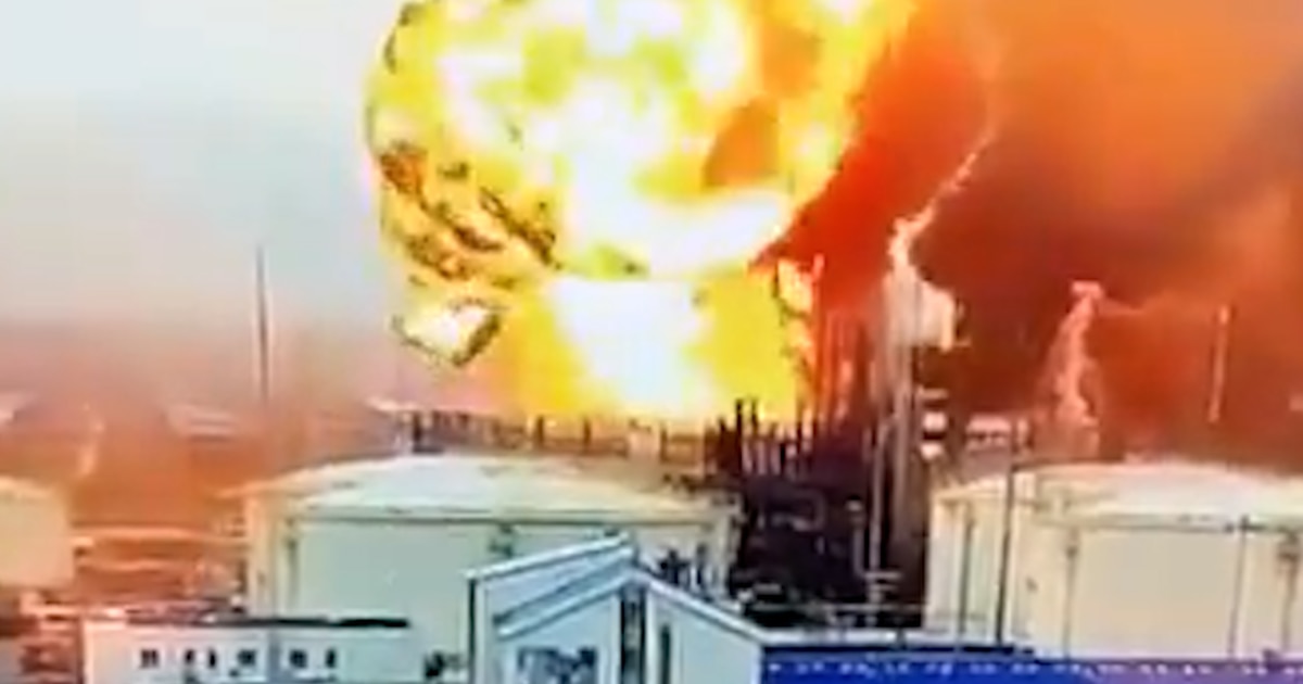 Ucrania realiza audaz ataque con drones en plena celebración de su independencia y golpea terminal de gas ruso en Ust-Lugá